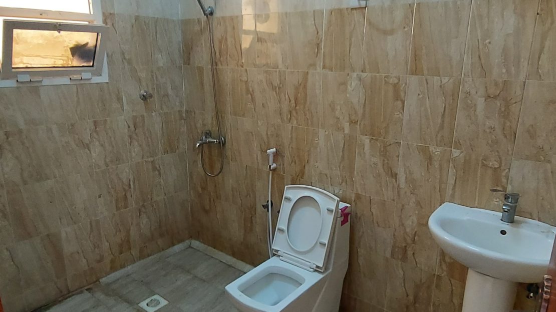 flat for rent in sohar behind Al Meera hypermarket danah real estate